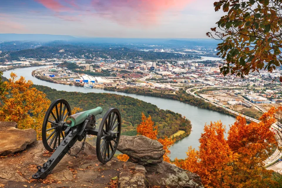 Chattanooga, Tennessee From A Cliff With Cannon In The Foreground