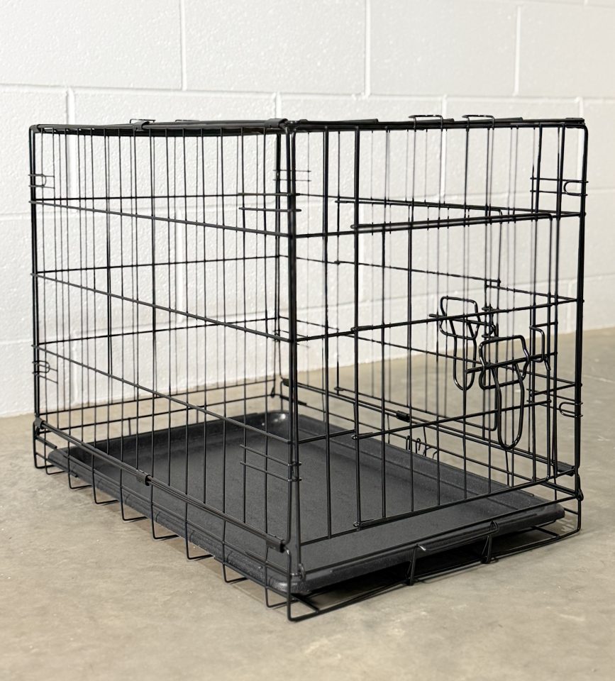 24” 2-Door Pet Crate with Divider - Image 4