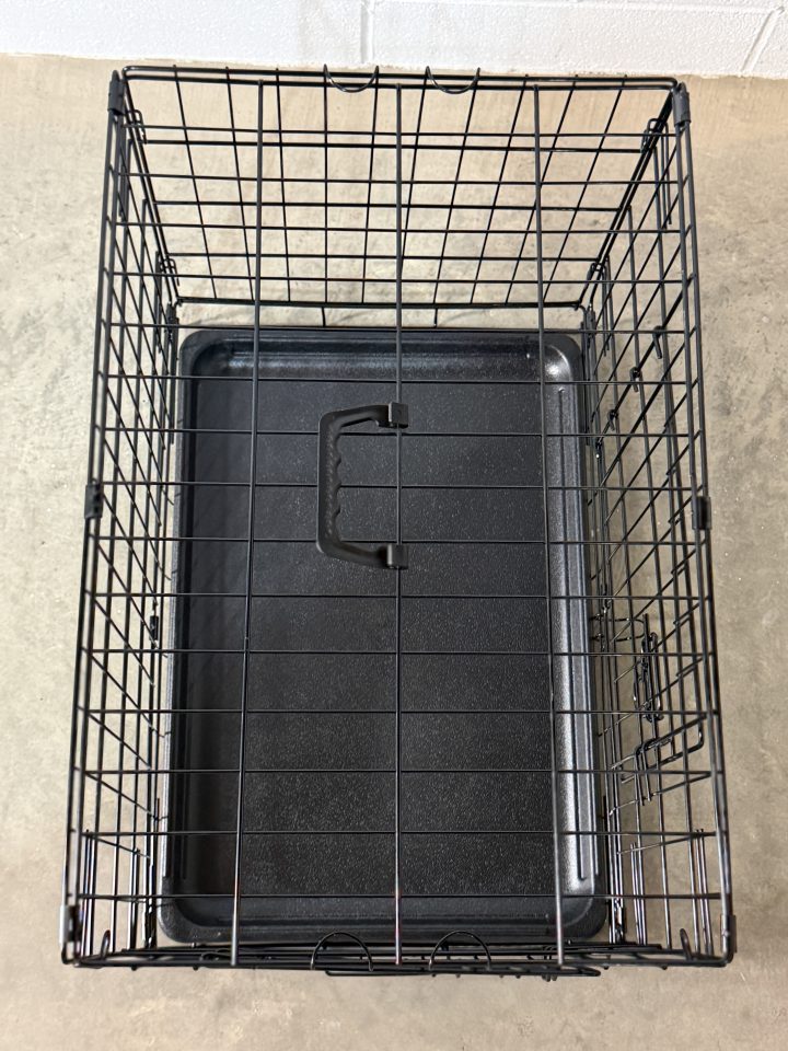 24” 2-Door Pet Crate with Divider - Image 5